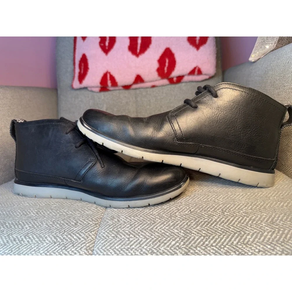 UGG Freamon Black Leather Chukka Boots Mens 8 1013234 EnerG Comfort Treadlite